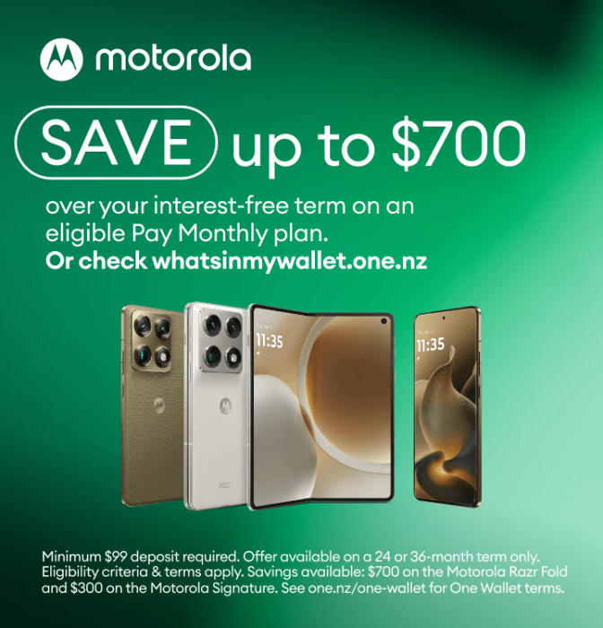 Motorola smartphone promotion offering up to $700 savings on an eligible Pay Monthly plan.