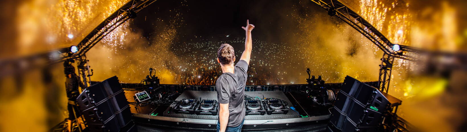 ‘Join the Queue’ and be in to win free tickets to Vodafone’s exclusive gig with DJ Martin Garrix