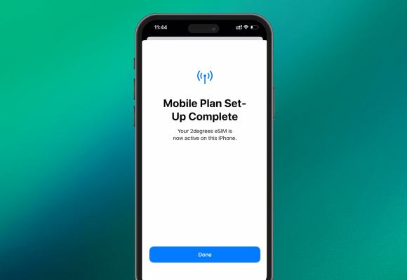 Step 5 of eSIM Quick Transfer on Apple from your previous iPhone to your new one.
